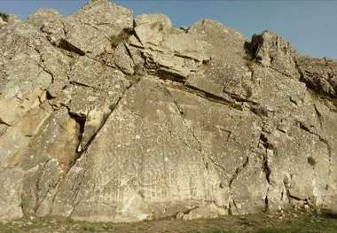 کتیبه آقاجان بلاغی در آستانه مرمت  انجمن حفظ آثارملی اسدآباد فعال شد