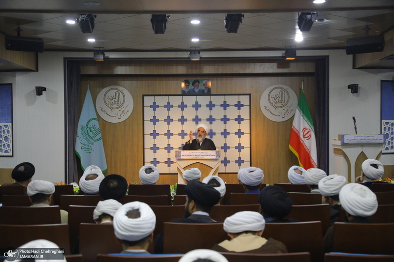 مراسم روز معلم و تجلیل از اساتید حوزوی در مجتمع آموزشی پژوهشی ائمه اطهار (ع)‎