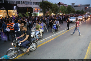 شادی مردم تهران پس از اعلام نتایج انتخابات ۲۹ اردیبهشت 