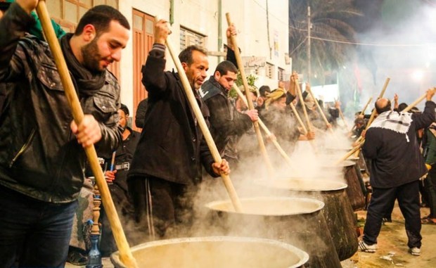 روزانه 10 هزار پرس غذا بین زائران در مهران توزیع می شود