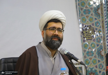 یک مدرس حوزه علمیه قم: امام در منشور روحانیت تعابیر تندی را علیه متحجرین به کار میبرند/ امام اصرار دارند که مجتهد امروزی باید بتواند با مسألههای حیات اجتماعی خود مواجهه داشته باشد