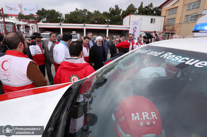 بازدید روحانی از ایستگاه سلامت اورژانس و پایگاه امداد و نجات جاده ای