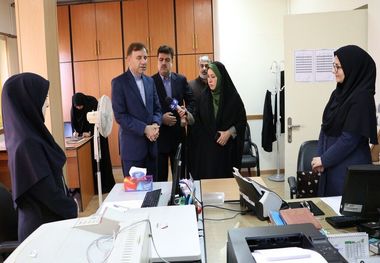 بازدید سرزده استاندار از اداره کل ثبت‌احوال گیلان