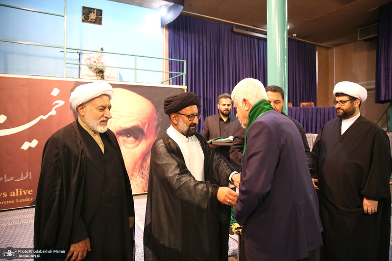 ادای احترام جمعی از موکب داران عراقی نسبت به مقام شامخ حضرت امام(س)