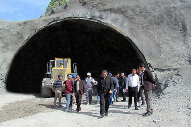 حفاری تونل جاده قاضی خان - بدره پایان یافت
