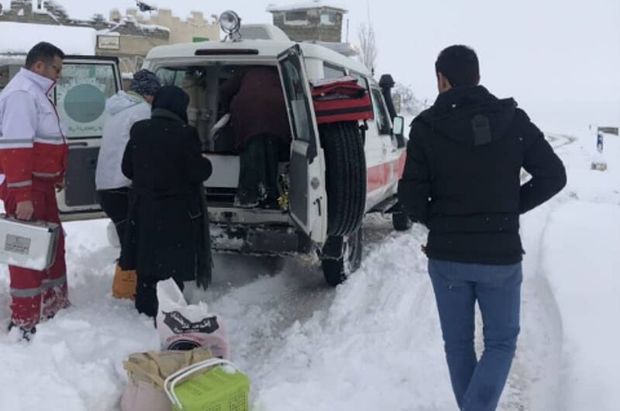 ۳۹ مادر باردار در آذربایجان‌غربی از محاصره برف نجات یافتند