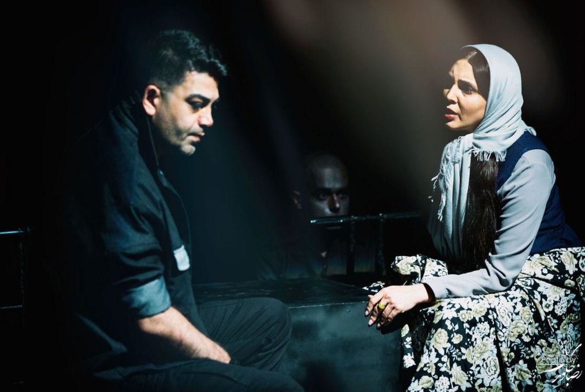 تصویری از فرزاد حسنی و لیلا بلوکات در یک نمایش