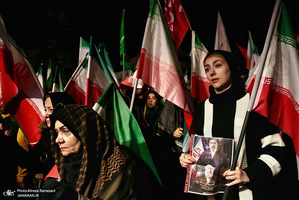 حركت دسته مردمى پرچمداران ايران به مناسبت روز جمهوری اسلامی ایران