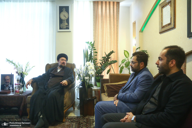 حضور سید حسن خمینی در منزل مرحوم عماد افروغ
