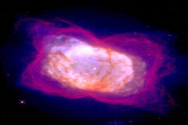 شکوه یک سحابی سیاره نما از لنز هابل
