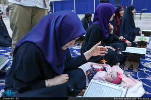 ادای احترام شرکت کنندگان در  مسابقات بین المللی قرآن کریم  به مقام شامخ حضرت امام خمینی(س)