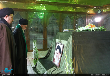 حضور رهبر معظم انقلاب در مرقد مطهر امام راحل و گلزار شهدای بهشت زهرا