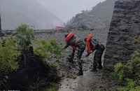 سیل ناگهانی در شمال هند با ده‌ها کشته و زخمی (7)