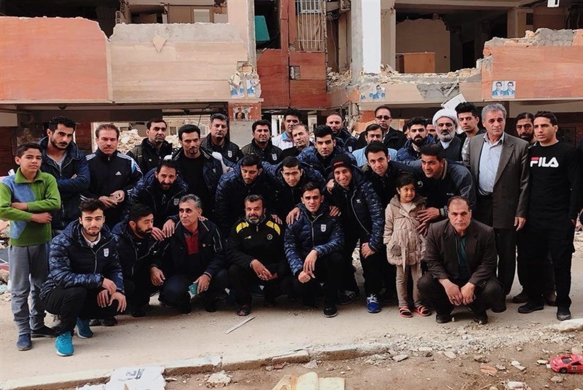 حضور اعضای تیم ملی فوتسال در مناطق زلزله‌زده + عکس
