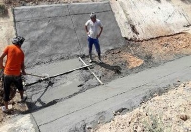 ترمیم دیواره کانال اصلی شبکه آبیاری حمیدیه در خوزستان