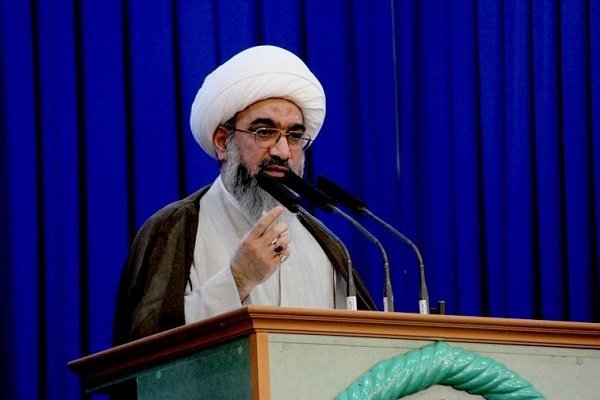 امام جمعه بوشهر: فتنه های جهان استکبار جامعه اسلامی را دچار آشوب کرده است