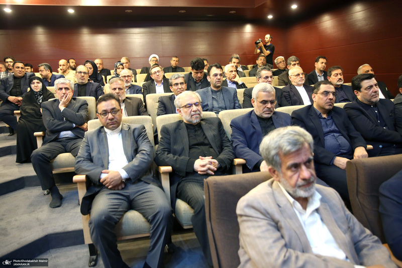 دیدار سرپرست و کارکنان وزارت خارجه باسید حسن خمینی در حرم مطهر امام خمینی (س)