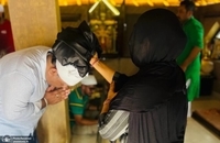 مراسم برافراشتن پرچم عزا به مناسبت آغاز محرم توسط هندوها در پنجاب، هند. (3)