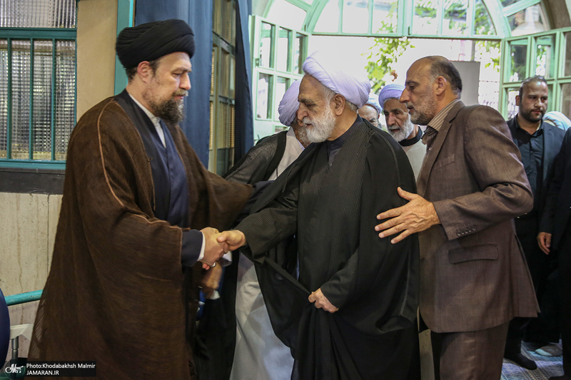 مراسم تشییع آیت الله حسن صانعی (ره) از حسینیه جماران - 2