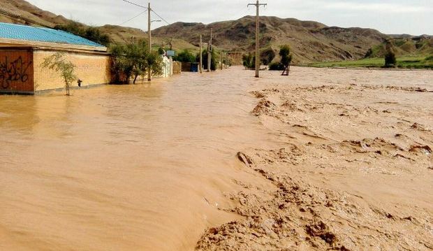 برق 111 روستای لرستان بر اثر سیل و رانش زمین قطع است