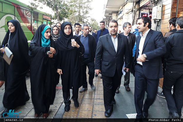 بازدید اعضای شورای شهر تهران از راسته کتاب فروشی های میدان انقلاب/ نژاد بهرام: جدی ترین مساله در حوزه کتاب خرید و خواندن کتاب است