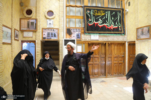 حضور زائران در بیت تاریخی حضرت امام در نجف در روزهای منتهی به اربعین