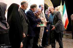 مراسم عصر شعر و تجلیل از هنرمندان خمین