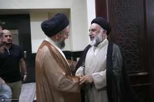 ادای احترام سید عمار حکیم به حضرت امام خمینی (س)