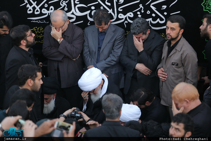 پیاده روی آیت الله العظمی وحید خراسانی به سمت حرم حضرت معصومه(س)