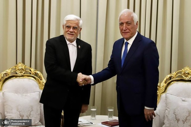 دیدار معاون اول رئیس‌جمهور ایران با رئیس‌جمهور ارمنستان/ عارف: ارمنستان در «سیاست همسایگی» ایران جایگاه ویژه‌ای دارد/ صلح را به نفع همه کشورهای منطقه می‌دانیم | خاچاطوریان: روابط دو کشور در همه زمینه‌ها رو به جلو بوده/ آغازگران جنگ همواره در اشتباه هستند