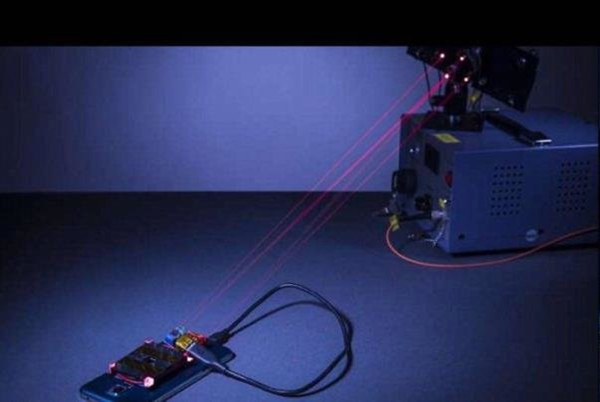 روشی برای شارژ موبایل با کمک اشعه لیزر 