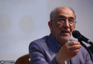 حسین علایی: کشورهای عربی به آمریکا پیشنهاد کردند اول نیروی دریایی ایران را بزنید/ اکنون یک ناو جنگی امریکا هم در خلیج فارس نیست/ آمریکا به سیاست قبل از جنگ ۱۲ روزه بازگشته‌ است/ تنگه هرمز نشان داد ایران چه ظرفیت عظیم ژئوپولیتیکی دارد