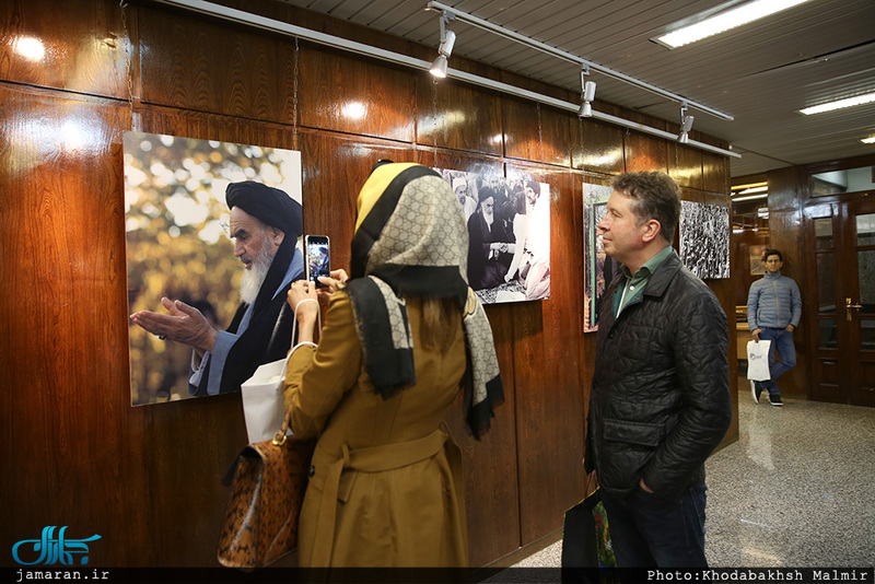 بازدید گردشگران آلمانی و اتریشی از بیت امام خمینی (س) در جماران 