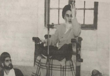 ما الموضوعات التی تناولها الإمام فی أول خطابٍ له فی النجف؟