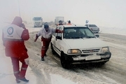180 خودرو گرفتار در برف توسط هلال احمربروجرد امدادرسانی شد