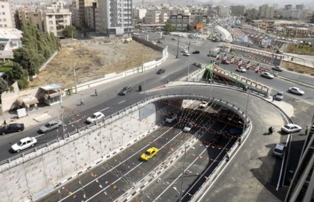 گلایه شهروندان کرجی از نواقص یک تقاطع بزرگ