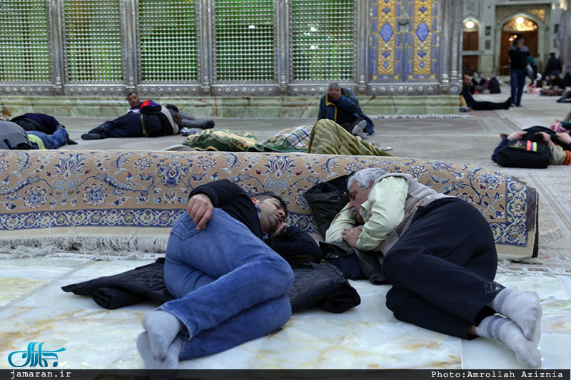 اسکان مسافران گرفتار در برف در حرم مطهر امام خمینی(س)