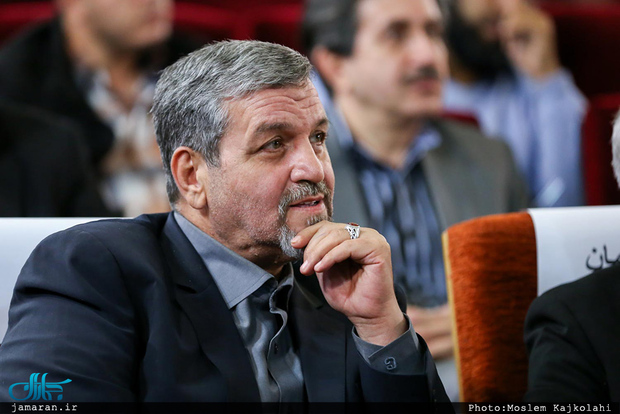 برخی مسوولان، خبرنگاران را پشت در نگه می‌دارند