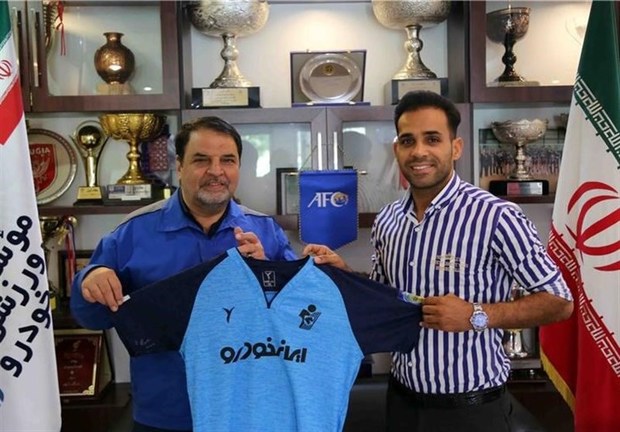 یک بازیکن دیگر قراردادش را با پیکان تمدید کرد+ عکس
