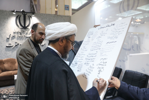 بازدید رئیس موسسه تنظیم و نشر آثار امام خمینی از نمایشگاه بین المللی قرآن کریم