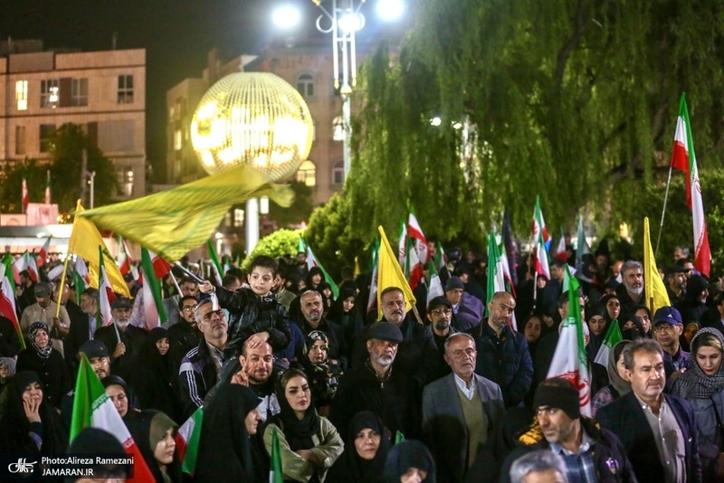پنجاهمین شب اجتماع پر شور مردم در میدان نماز