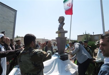 رونمایی از تندیس شهید مهدی باکری در دانشگاه آزاد اسلامی پیرانشهر