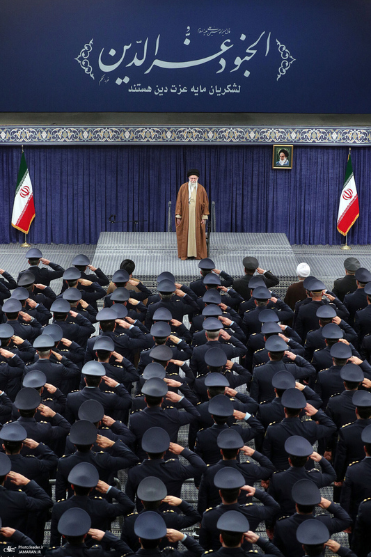 دیدار جمعی از فرماندهان نیروی هوایی و پدافند هوایی ارتش با رهبر انقلاب اسلامی