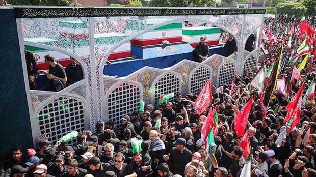 Martyred Leader’s coffin carried toward Tehran's Azadi Square during funeral procession