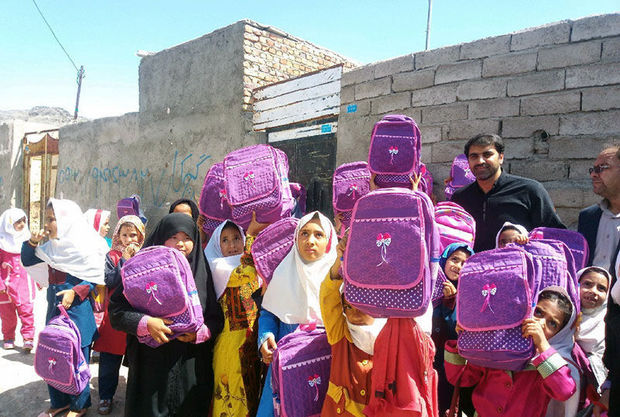 ۱۰ هزاربسته نوشت‌افزار بین دانش‌آموزان نیازمند سیستان و بلوچستان توزیع شد