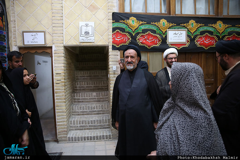 بازدید حجت الاسلام و المسلمین سید محمود دعایی از بیت امام در نجف