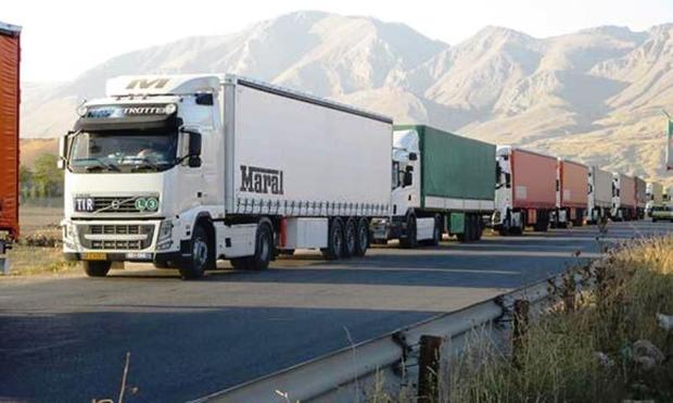 معطلی ده ها کامیون حامل کالا در مرز مهران