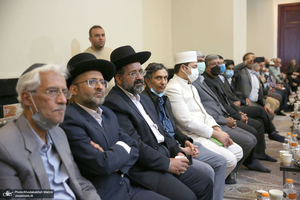دیدار جمعی از نمایندگان پیروان ادیان الهی با سید حسن خمینی