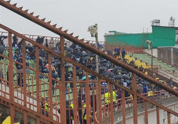 حاشیه بازی سپیدرود - استقلال/ "استادیوم خالیه، استقلالی جا نداره!"