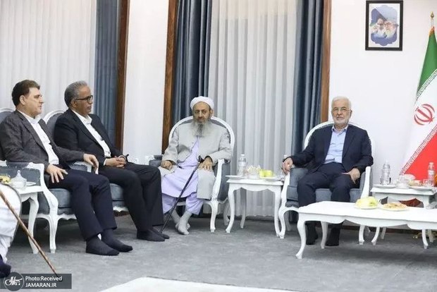 گفت و گوی جمعی از علما، نخبگان تشیع و تسنن استان سیستان و بلوچستان با وزیر کشور/ مومنی: وزارت کشور همواره حامی اینگونه جلسات و همکاری‌ها خواهد بود